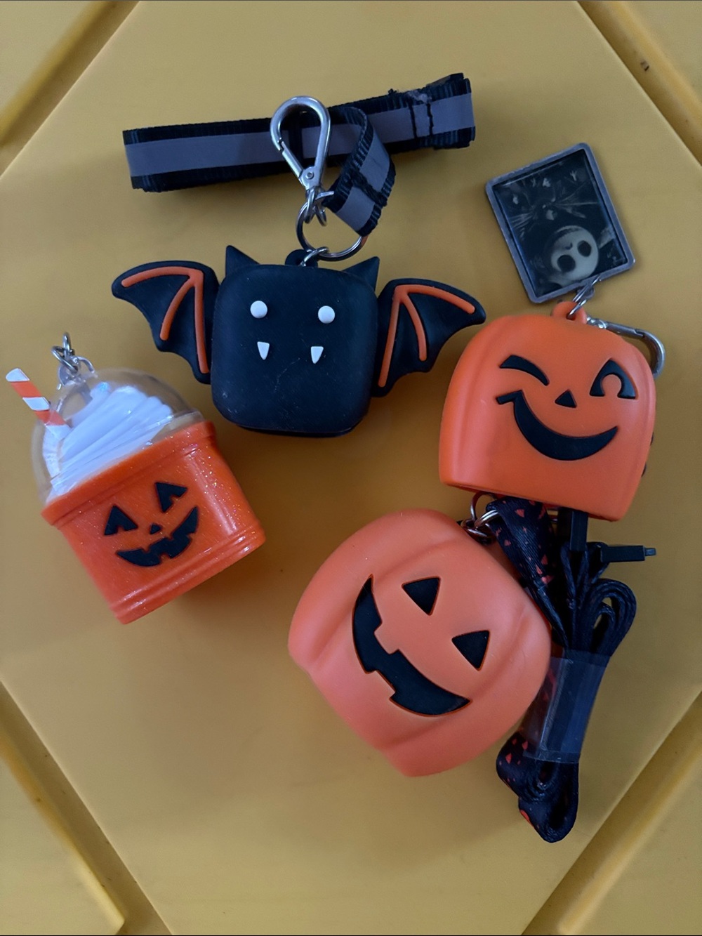 Bath & Body Works Halloween Pumpkin & Bat Keychain Set - Orange & Black